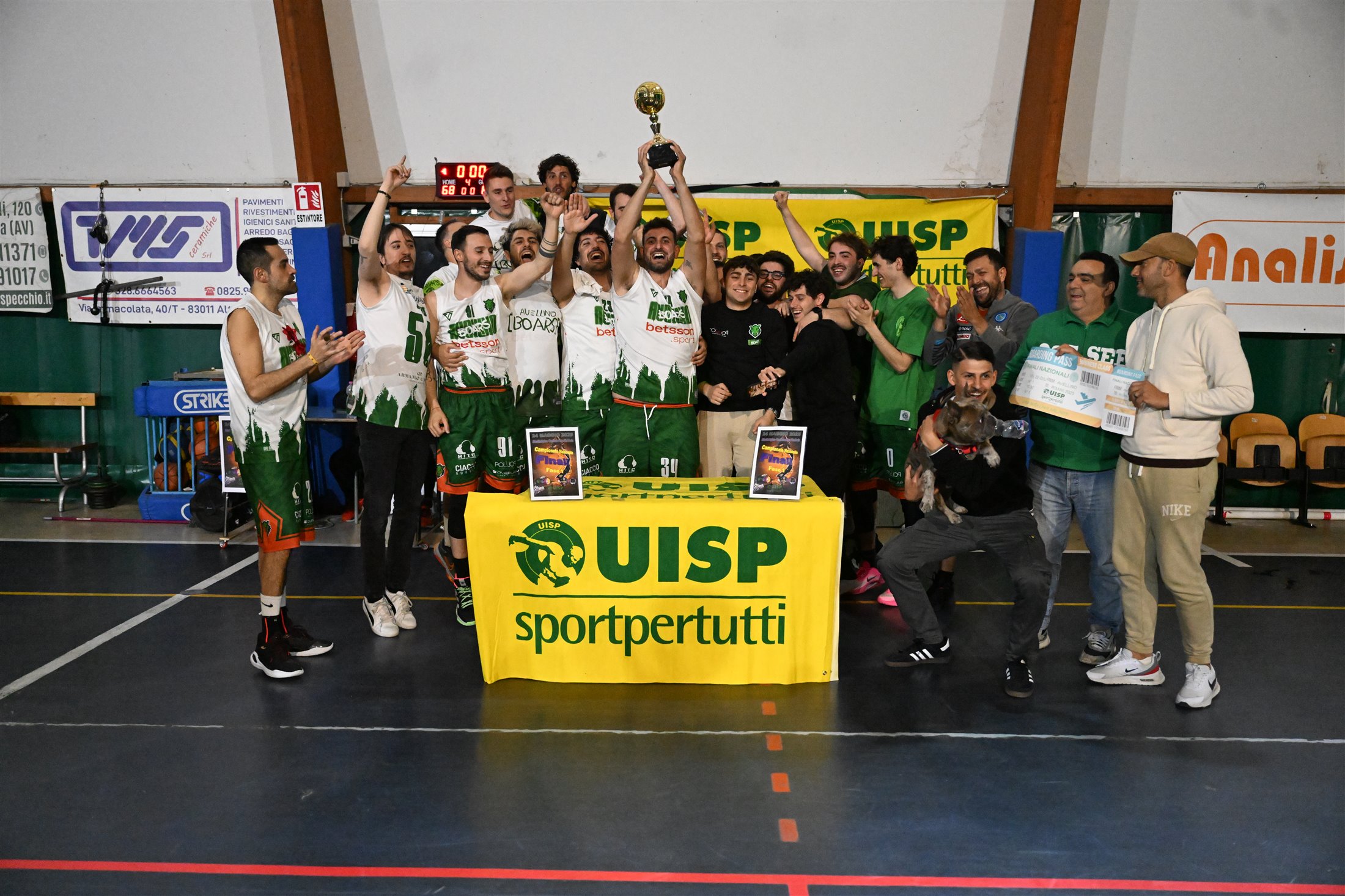 Premiazione degli Avellino Boars con il trofeo UISP