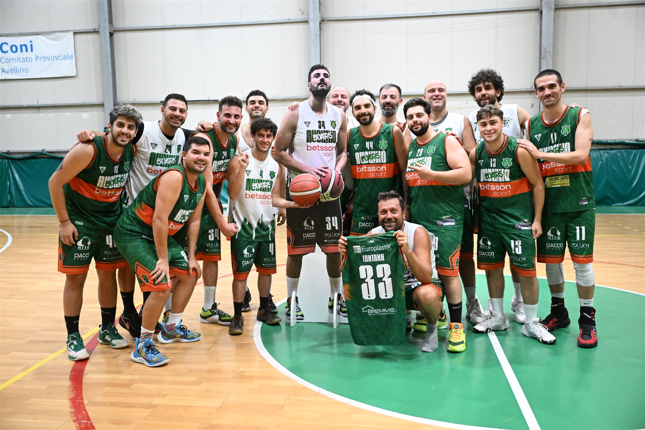 La squadra degli Avellino Boars riunita a bordo campo